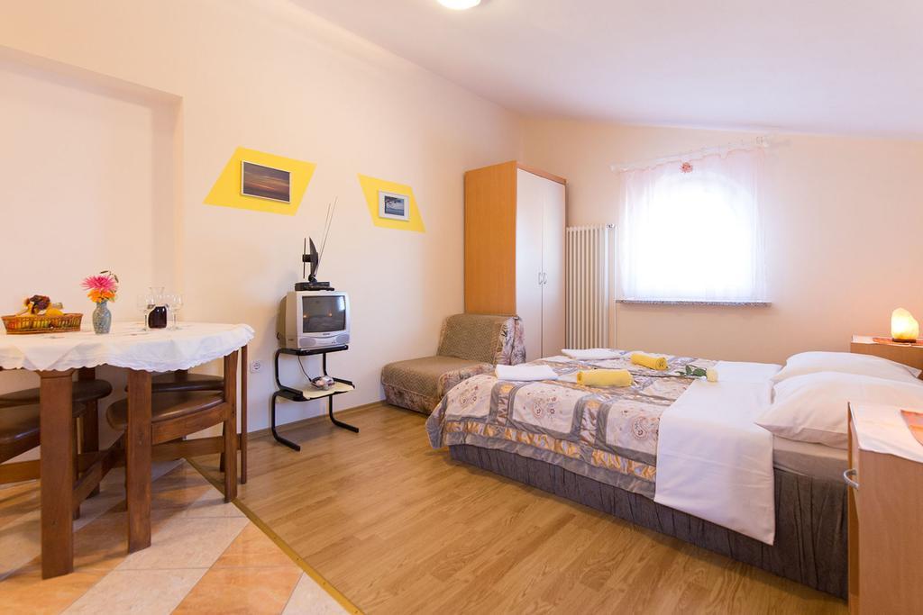 Apartments Juras Brzac Exterior photo
